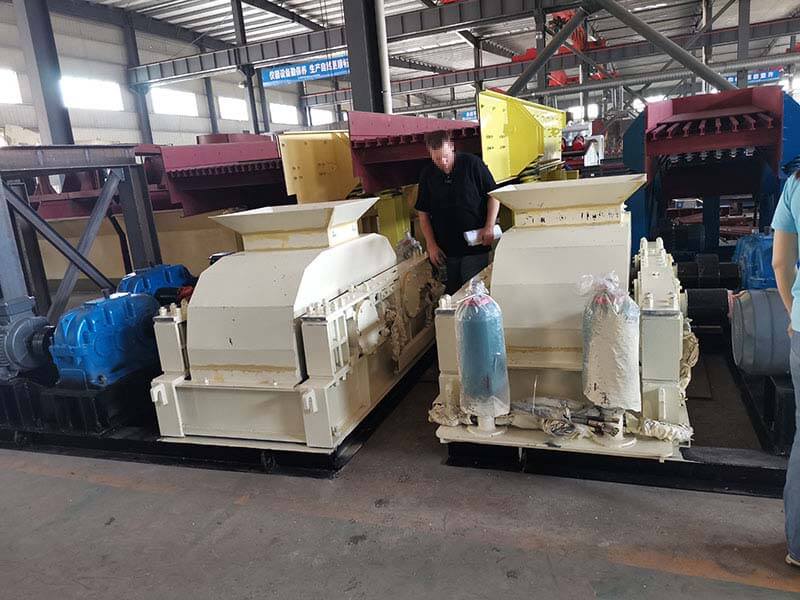 Petroleum coke double roller crusher